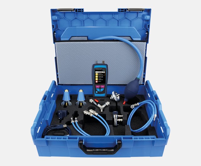 Zkušební sada pro profesionální měření tlaku a úniků.