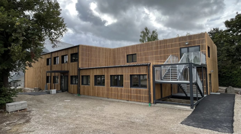 Kontejnerová škola řeší situace, kdy není čas čekat na klasickou výstavbu.