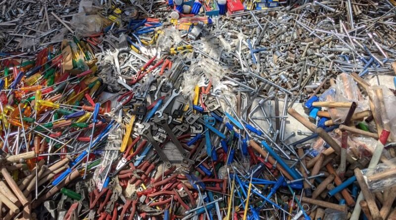 Stavební bazar zná každý stavbyvedoucí, přesto si tam kupuje málo
